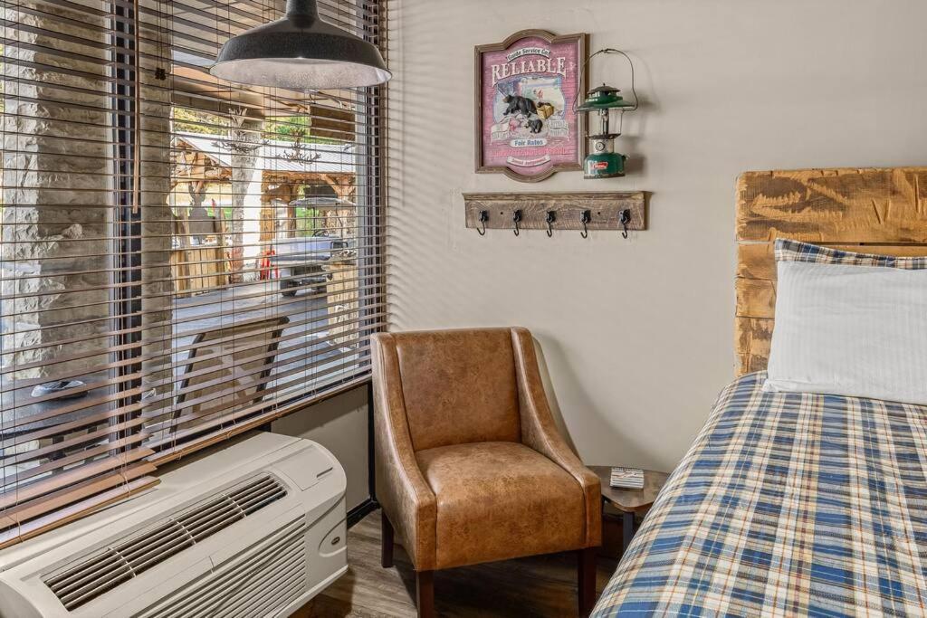 Stonegate Lodge King Bed Wifi Roku Tv Salt Water Pool Room #203 Eureka Springs Extérieur photo